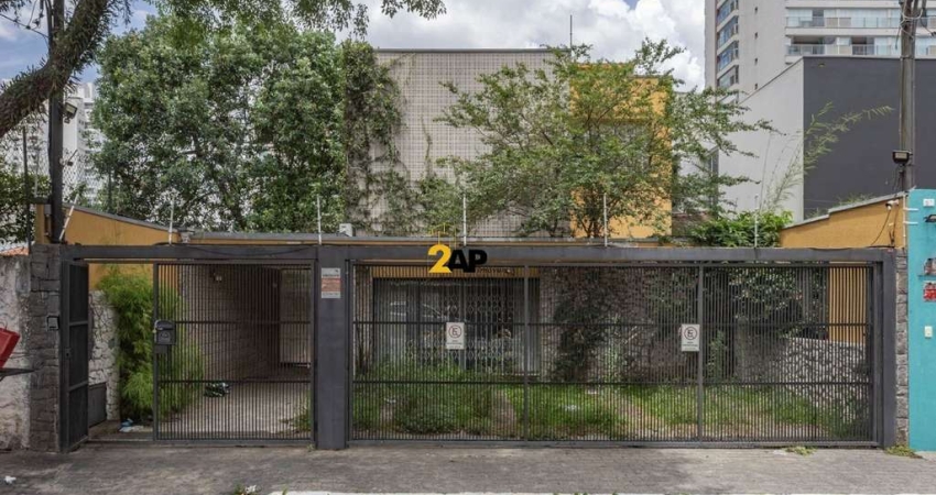 Imperdível: Casa à venda ou locação em São Paulo-SP, bairro Itaim Bibi, 2 quartos, 1 suíte, 1 sala, 2 banheiros, 4 vagas de garagem e 237m²!