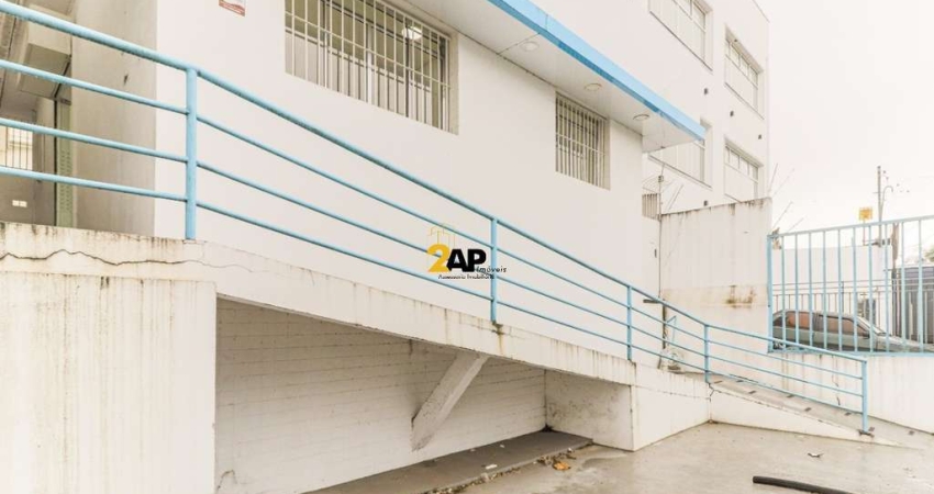 Salão Comercial à Venda em São Paulo - Bairro Guarapiranga  9 salas, 5 banheiros, 3 vagas de garagem  156m² de área