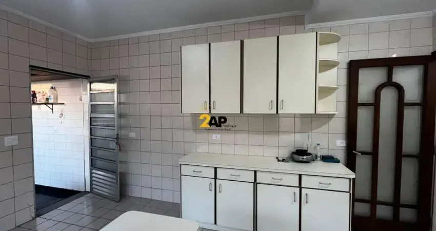 Imperdível! Casa para alugar com 120m², 3 quartos (1 suíte) e 2 vagas no Portal do Morumbi