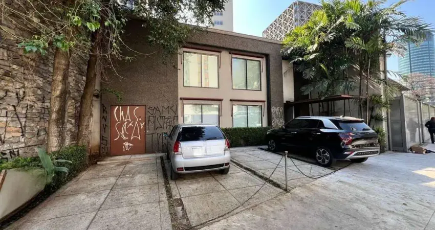 Casa comercial para locação no jardins 5 salas, 2 banheiros, 4 vagas, 230m²