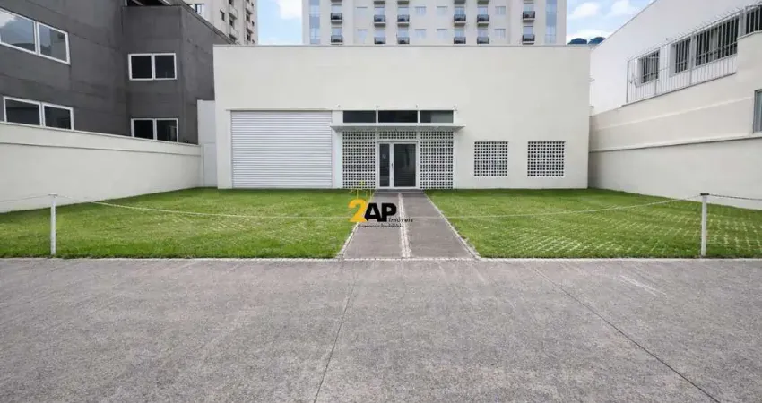 Loja Comercial para Locação em Moema, São Paulo - 670m², 3 Banheiros e 10 Vagas de Garagem!