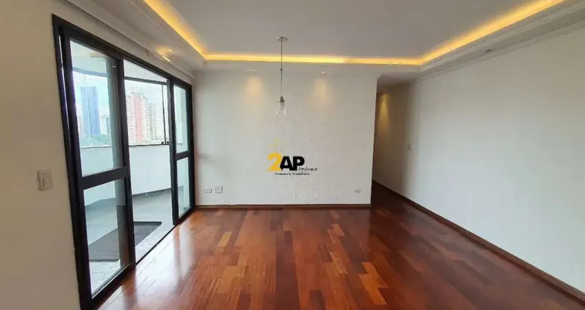 Oportunidade: Apartamento c/ Armários, 2 quartos, 1 suíte, 2 banheiros, 2 vagas de garagem e 1 depósito!