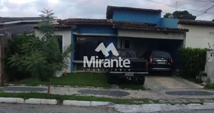 Casa de condomínio para vender com 4 quartos sendo 3 suítes no bairro tomba em feira de santana