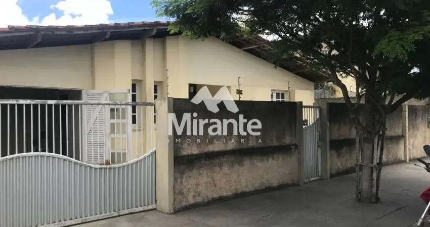 Casa para vender com 4 quartos no bairro santa mônica em feira de santana