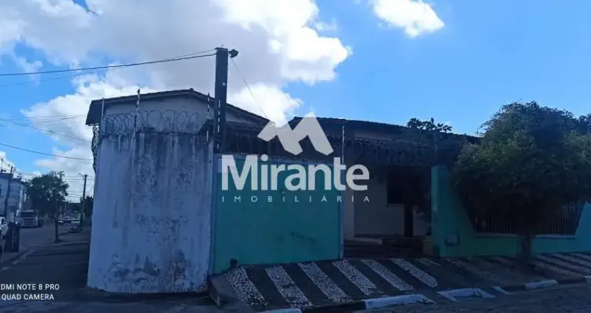 Casa para vender com 3 quartos sendo 1 suítes no bairro olhos d água em feira de santana