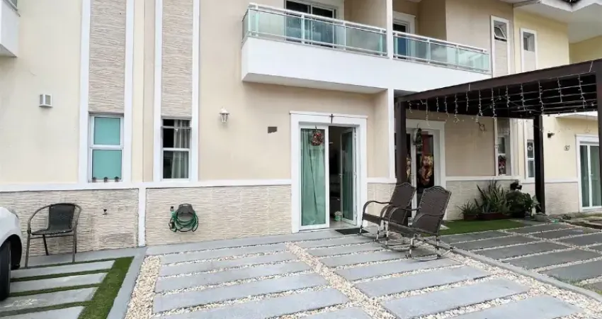 Linda casa duplex em condomínio na região da messejana, próximo ao frotinha.