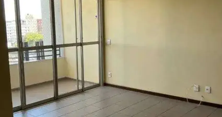 Apartamento no setor aeroporto com três quartos sendo uma suíte