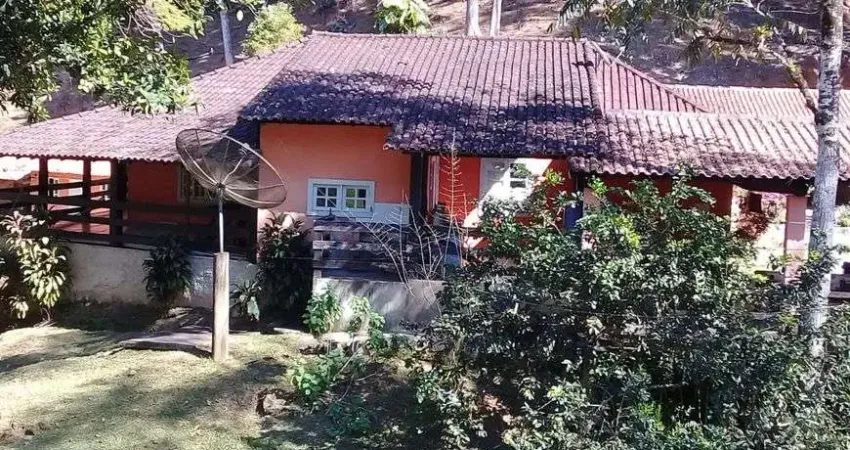 Chácara / sítio com 4 quartos à venda na Avenida Governador Roberto Silveira, 17, Papucaia, Cachoeiras de Macacu