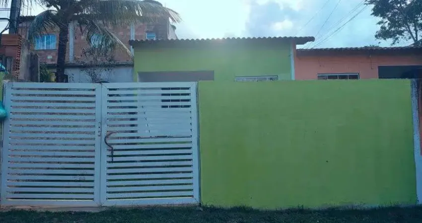 Vendo linda casa com quintal amplo e duas vagas - vila gabriela (manilha), itaboraí/rj.