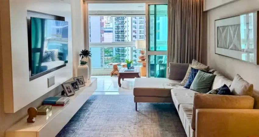 Vendo beléssimo apartamento com 3 quartos, duas vagas de garagem, de trednte para o mar na praia de icaraí.