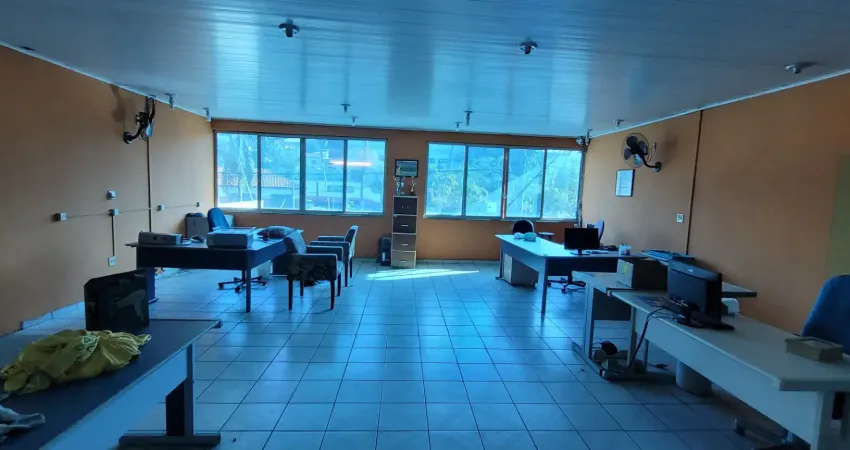 2 lindos  salões comerciais em um só  local  .   possui    excelente  localização no lago do taboão , onde tudo aconte!!!