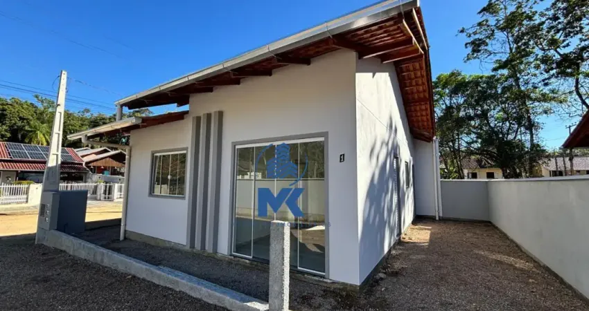 Casa em condomínio com 2 dormitórios, excelente custo-benefício.