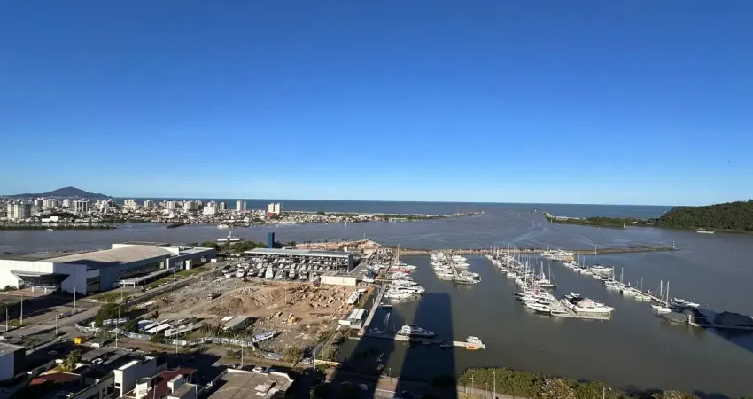 Excelente aparamento de frente para a marina de itajaí, com uma vista de tirar o folego.