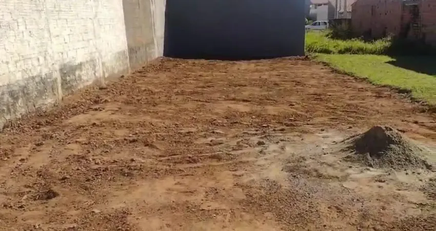 Terreno plano 7x22 já com calçada e mureta, documentado, aceita veículo