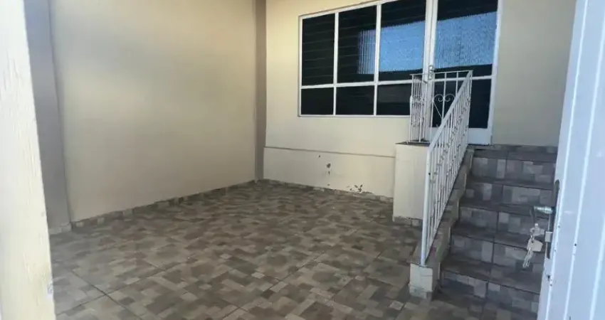 Maravilhosa casa com 3 dormitórios e 2 suítes na melhor localização do bairro