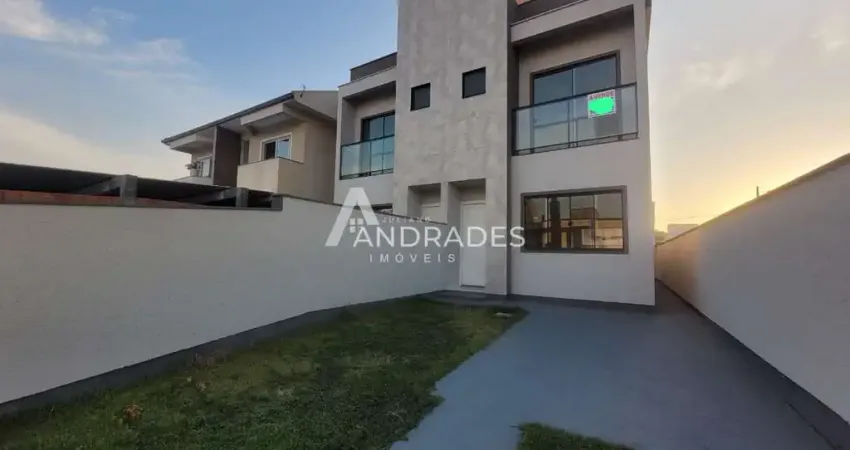 Sobrado 2 dorm,localizado sendo 2 suítes, acabamentos alto padrao !