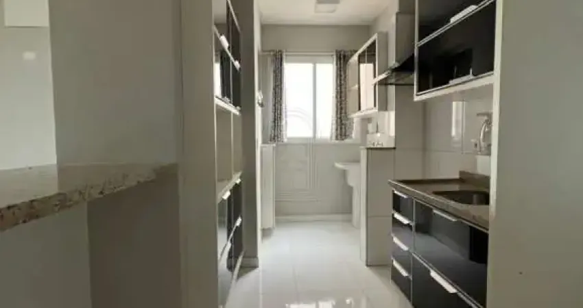 Apartamento com 2 quartos sendo uma suite, sala estendida, cozinha, sacada com churrasqueira, 1 vaga de garagem em ótima localização