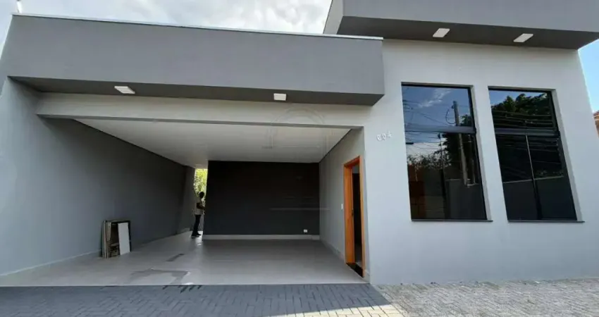 Excelente casa de alvenaria, recém construída, com área útil de 180m2.