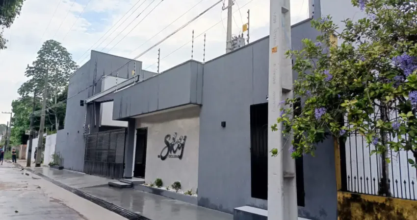 Casa com 3 suites em condomínio fechado próximo ao shopping metrópole.