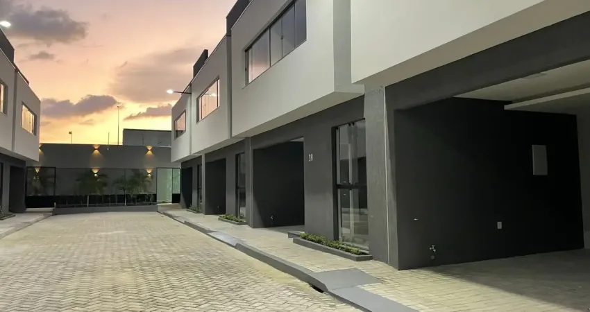 Casa para alugar em condomínio fechado, com três suítes, próximo ao shopping metrópole