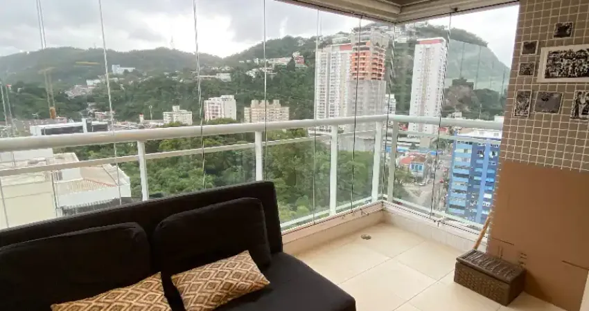 Lindo apartamento , 03 dormitórios com área de lazer completa , à meia quadra da praia com vista pro orquidário