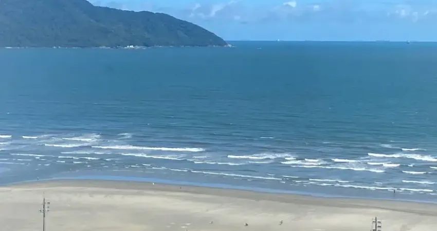 Lindo apartamento com vista para o mar, 03 dormitórios, sendo 02 suítes, varanda gourmet, 02 vagas de garagem, prédio com área de lazer completa.