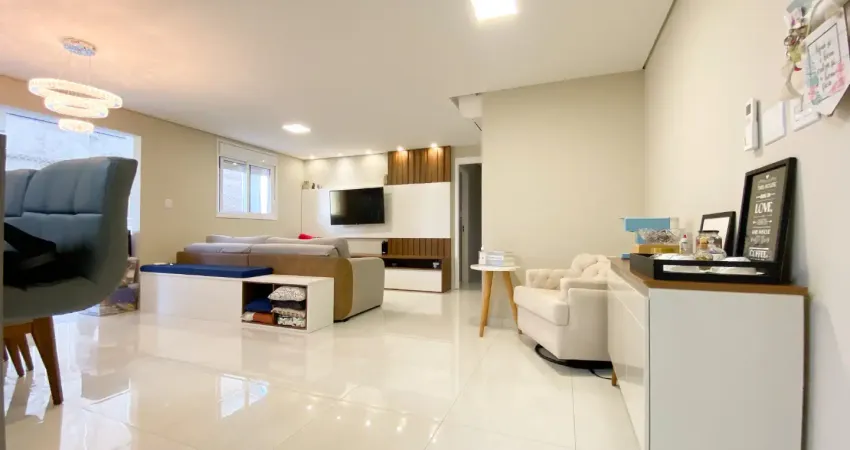 Apartamento na vila gumercindo: sala ampla com varanda, 2 vagas e depósito.