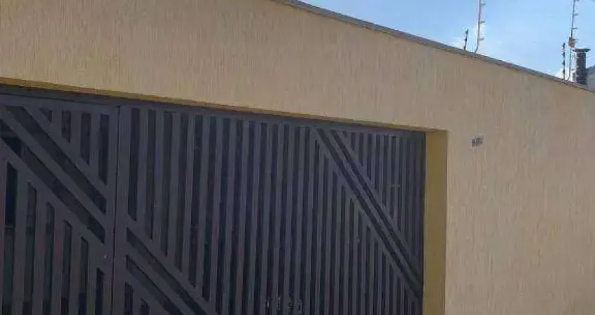Casa bem localizada em bairro, 2 dormitórios, sala, cozinha.