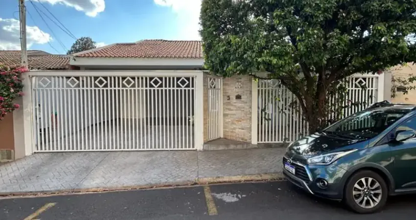 Imóvel em excelente conservação, duas cozinhas, área verde aconchegante