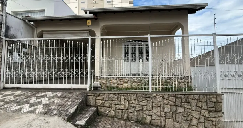 Casa com 3 dormitórios para alugar, 170 m² por R$ 3.500/mês - Primavera - Pouso Alegre/MG