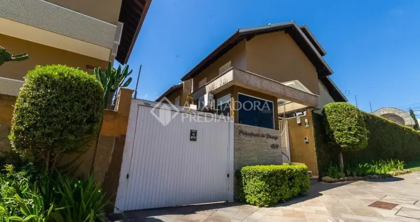 Casa sobrado em condomínio com elevador, 3 dormitórios, suíte, 4 vagas