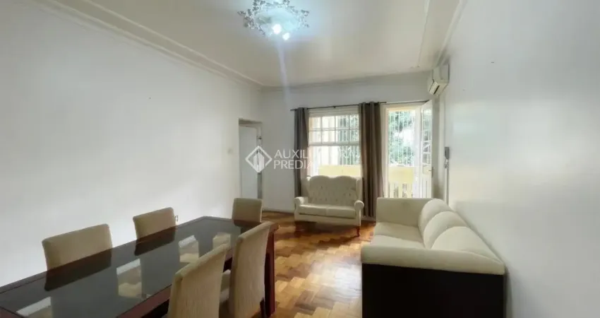 Apartamento amplo com 2 quartos, semimobiliado com sacada no bairro santana