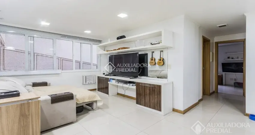 Apartamento 2 quartos com garagem, semimobiliado no bairro bom fim, na frente da redenção