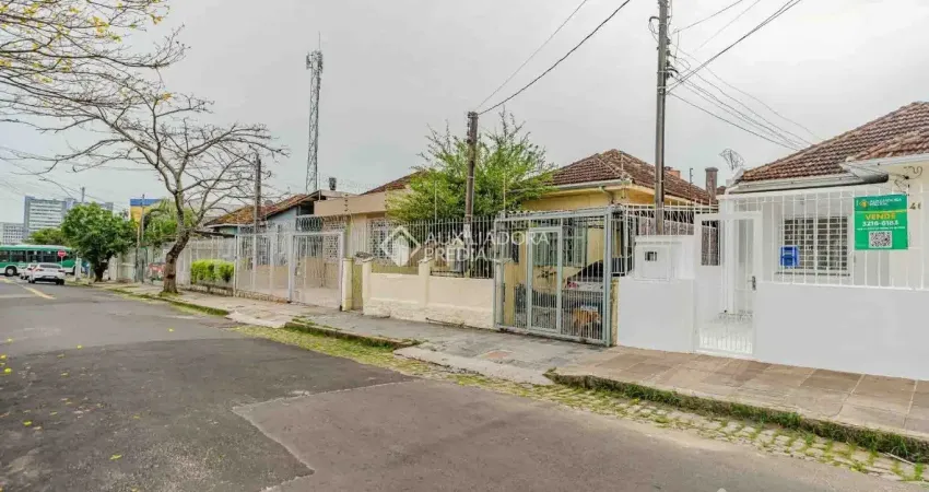Casa com 2 quartos à venda na Rua Irmão Weibert, 346, Vila João Pessoa, Porto Alegre