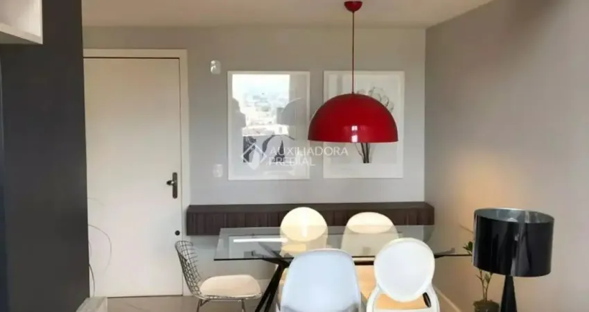 Apartamento duplex mobiliado com lareira e 2 vagas de garagem