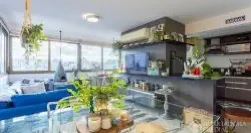 Apartamento mobiliado com 2 dormitórios, suíte e piscina no petrópolis