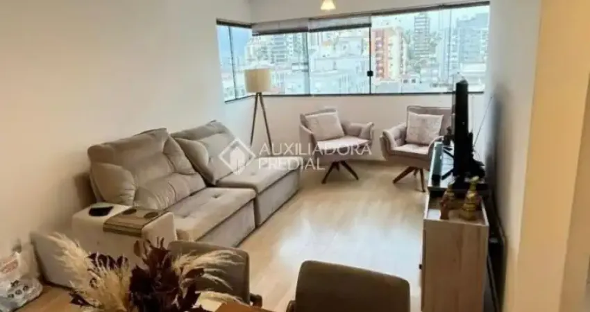 Apartamento com 2 dormitórios, suíte e vaga coberta no menino deus – porto alegre