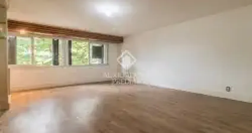 Apartamento reformado com 3 dormitórios, suíte e vaga dupla em zona nobre de porto alegre