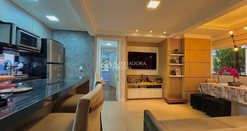 Excelente apartamento com 2 dorms reformado com vaga em localização privilegiada