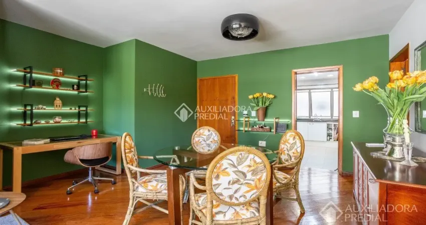 Apartamento com lareira, 2 dormitórios (1 suíte), e flexibilidade para 2 suítes! ao lado do gnu.