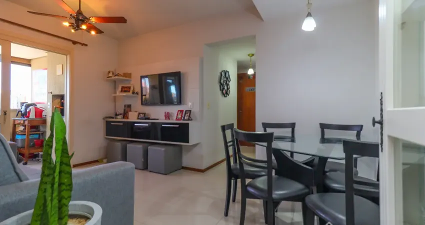 Apartamento 02 dormitórios, sacada e infraestutura,  à venda na cidade baixa