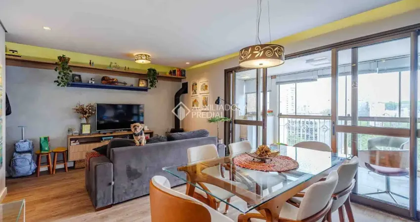 Apartamento com 3 dormitórios vista perene no bairro menino deus