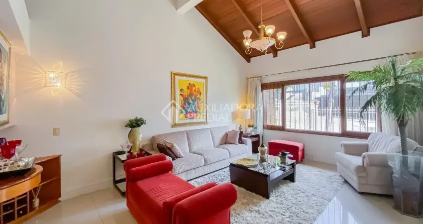 Casa à venda  com 4 quartos, 3 suítes, 4 vagas cobertas no bairro  teresópolis