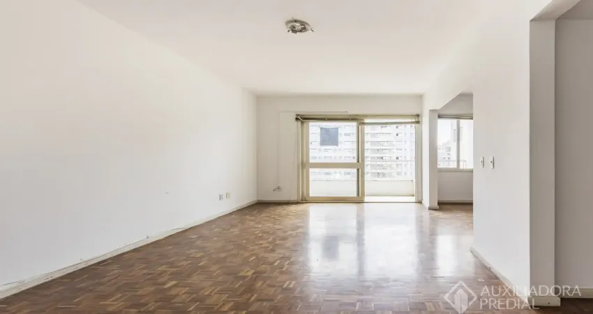 Apartamento de 3 dormitórios, 1 suíte e 2 vagas no moinhos de vento