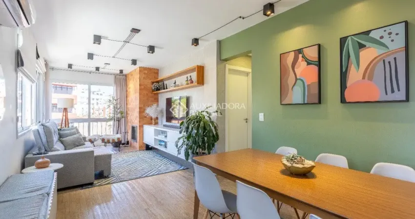 Apartamento 2 quartos, lareira,churrasqueira,banheiro privativo, garagem para dois carros, elevador.