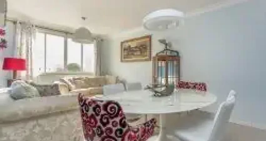 Apartamento de 3 quartos reformado e semi-mobiliado em ótima localização