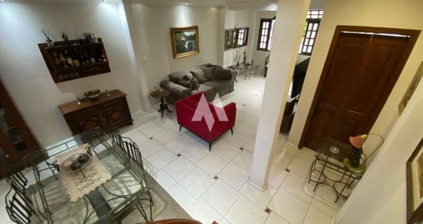 Sobrado com 03 dormtorios sendo 01 suite no Gonzaga em Santos