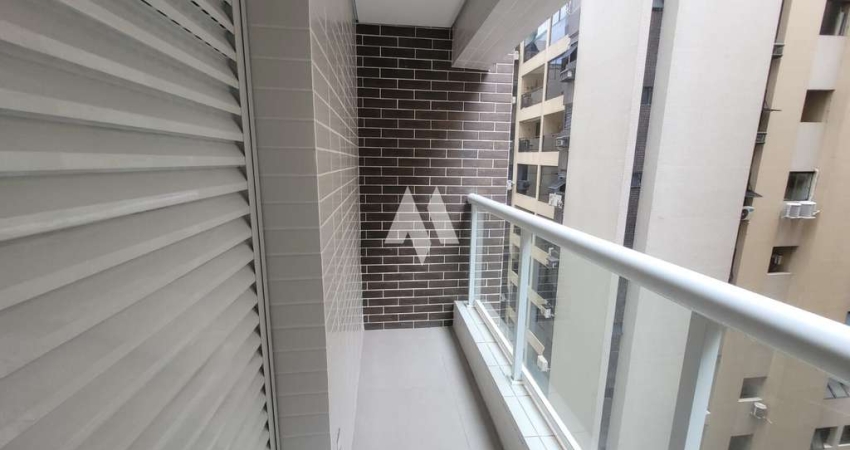 Apartamento à venda -2 suítes  -  varanda - -Ponta da Praia-Santos