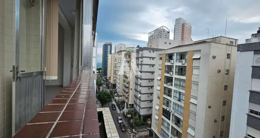 Apartamento 02 quartos, vista mar na quadra da praia no boqueirão, garagem, dependência completa.