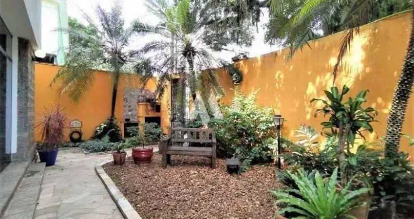 Sobrado à venda no Boqueirão - 5 dormitórios, 3 suítes e piscina